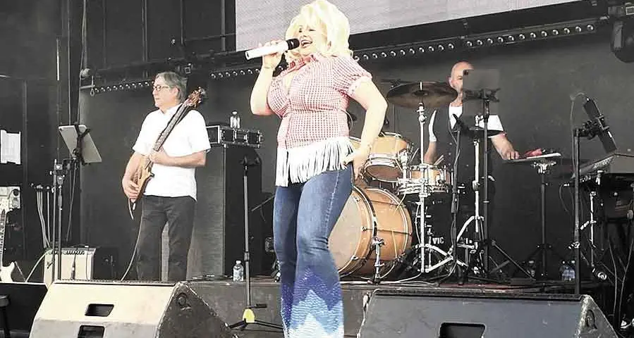 Butterflies, boots and boogie at Narromine Dolly Parton Festival